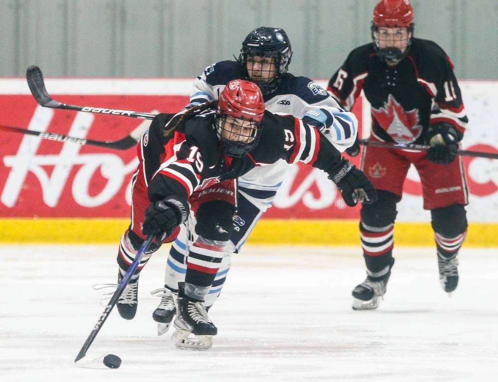 Thompson-Okanagan Lakers‘ Mena Bhatt (13) plays against Winnipeg Avros‘ Selene Wozney (19) in the final. (John Woods / Winnipeg Free Press)