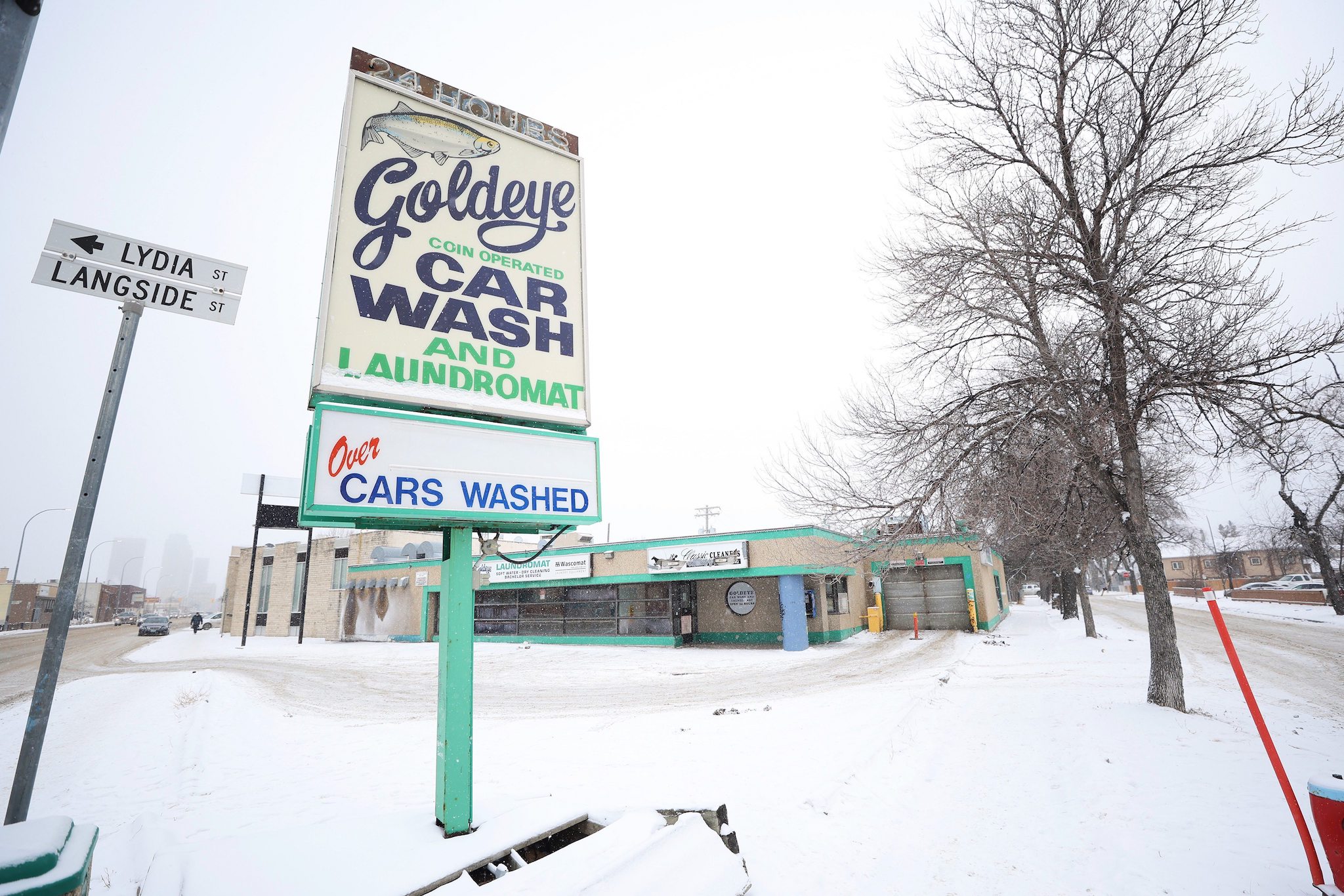 Man dies after being run over at car wash Winnipeg Free Press