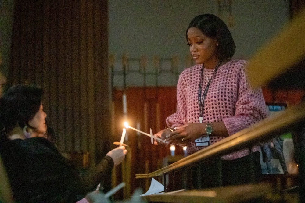 BROOK JONES / WINNIPEG FREE PRESS
Damilola Ojo (right), with the University of Manitoba Black Students' Union, lights a candle being held by U of M vice-provost Tina Chen.