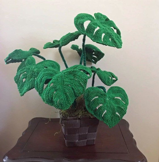 Crocheted Monstera deliciosa (Barbara Bergen)
