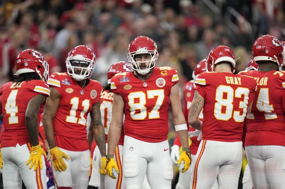 Kansas City Chiefs tight end Travis Kelce (87) stands with teammates during the first half of the NFL Super Bowl 58 football game against the San Francisco 49ers, Sunday, Feb. 11, 2024, in Las Vegas. (AP Photo/Ashley Landis)