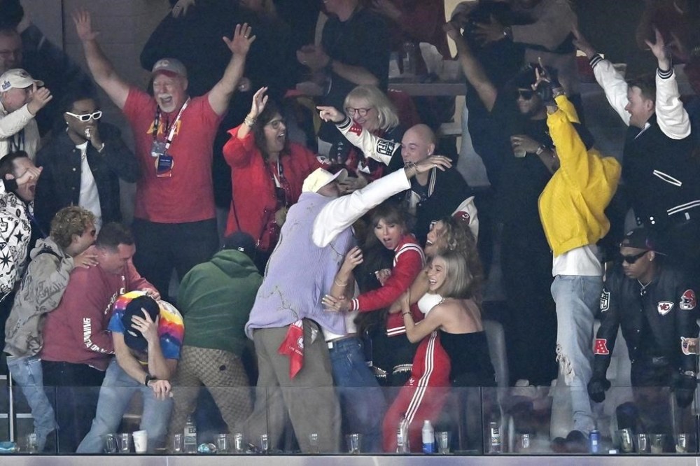 Taylor Swift, center, reacts with friends at the NFL Super Bowl 58 football game between the San Francisco 49ers and the Kansas City Chiefs on Sunday, Feb. 11, 2024, in Las Vegas. The Chiefs won 25-22. (AP Photo/David Becker)