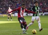 CORRECTS PHOTOGRAPHER NAME - Sheffield's Jayden Bogle, left, and Brighton's Kaoru Mitoma challenge for the ball during the English Premier League soccer match between Sheffield United and Brighton and Hove Albion at Bramall Lane stadium, Sheffield, England, Sunday, Feb. 18, 2024. (Nick Potts/PA via AP)
