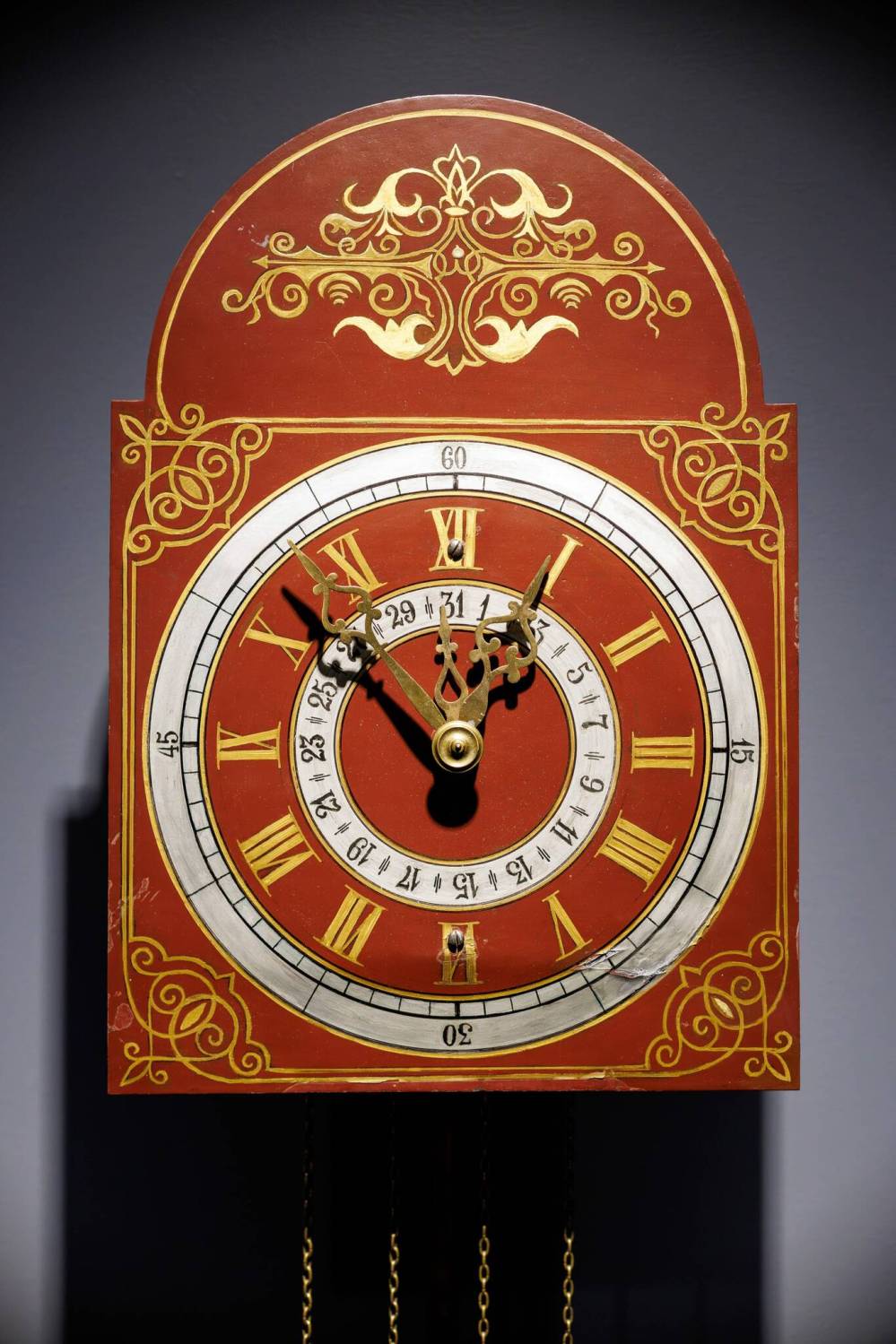 MIKE DEAL / WINNIPEG FREE PRESS
The 'Schulz' clock was made during the peak period of Kroeger clock manufacturing, between 1890 and 1910. It was commissioned by a wealthy Mennonite factory owner and would have been one of the most expensive models Kroeger Clockmakers made.