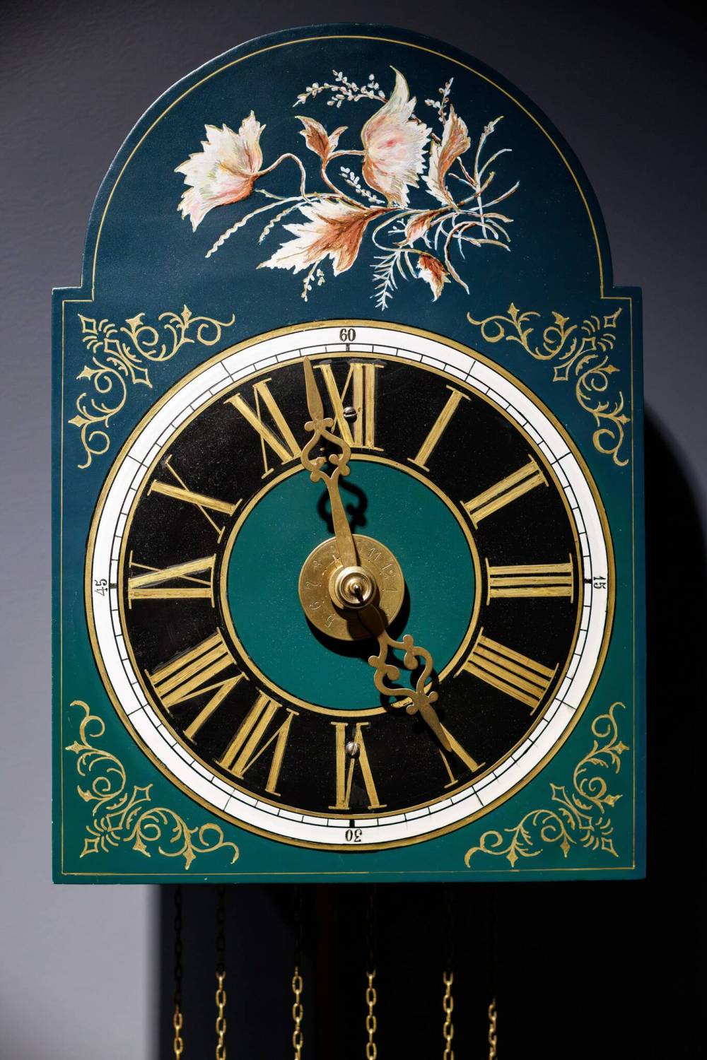 MIKE DEAL / WINNIPEG FREE PRESS
The ‘Zaporoshye’ clock belonged to a family that, despite extreme hardship and suffering, stayed in the Soviet Union.