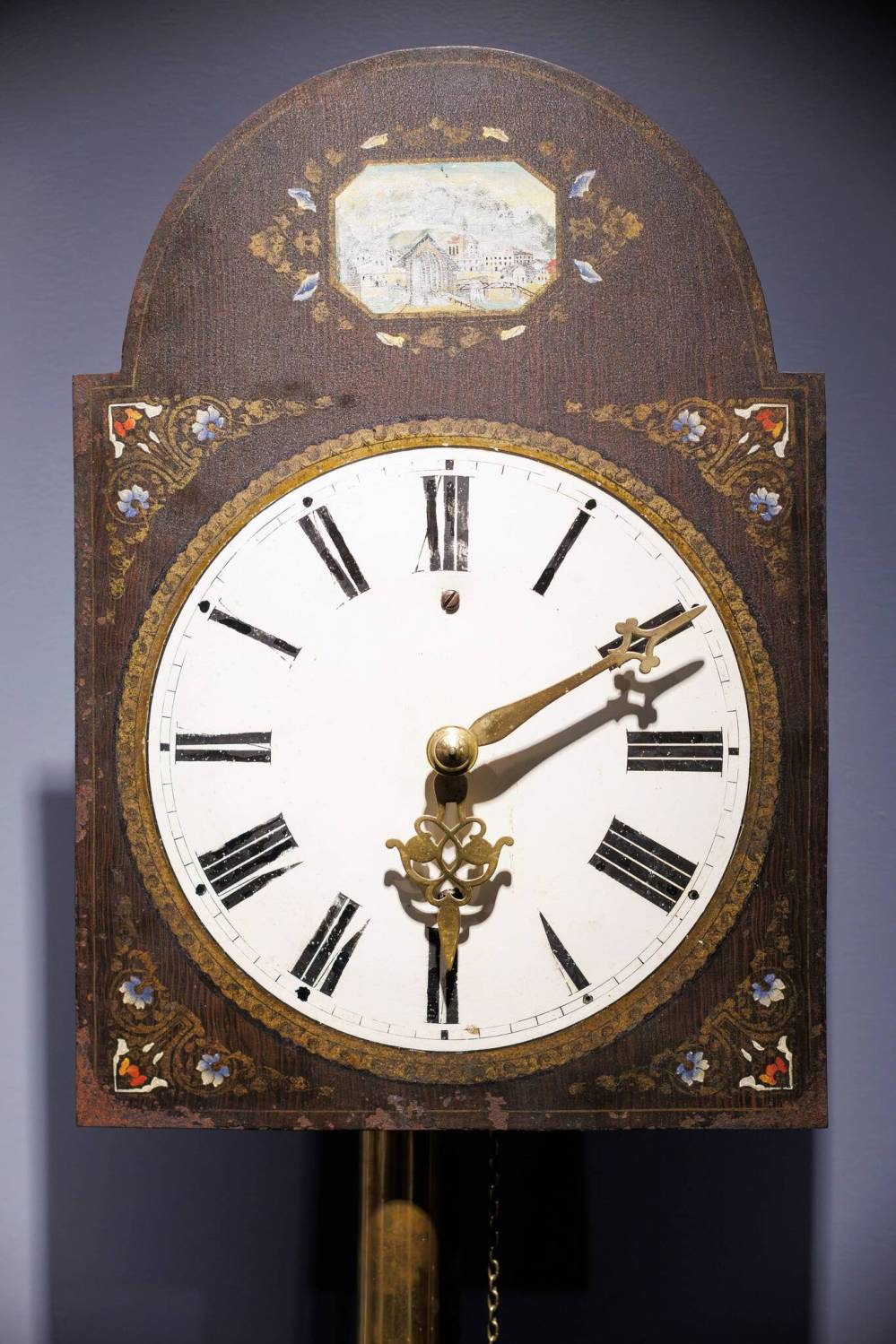 MIKE DEAL / WINNIPEG FREE PRESS
Gerhard Mandtler made this clock in 1865. The painted wood grain pattern was unique to Mennonite clocks.