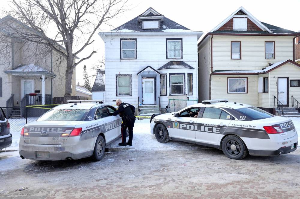 RUTH BONNEVILLE / WINNIPEG FREE PRESS Winnipeg Police are investigating a homicide at 374 Magnus Ave. after a body was found in the early hours on Thursday.