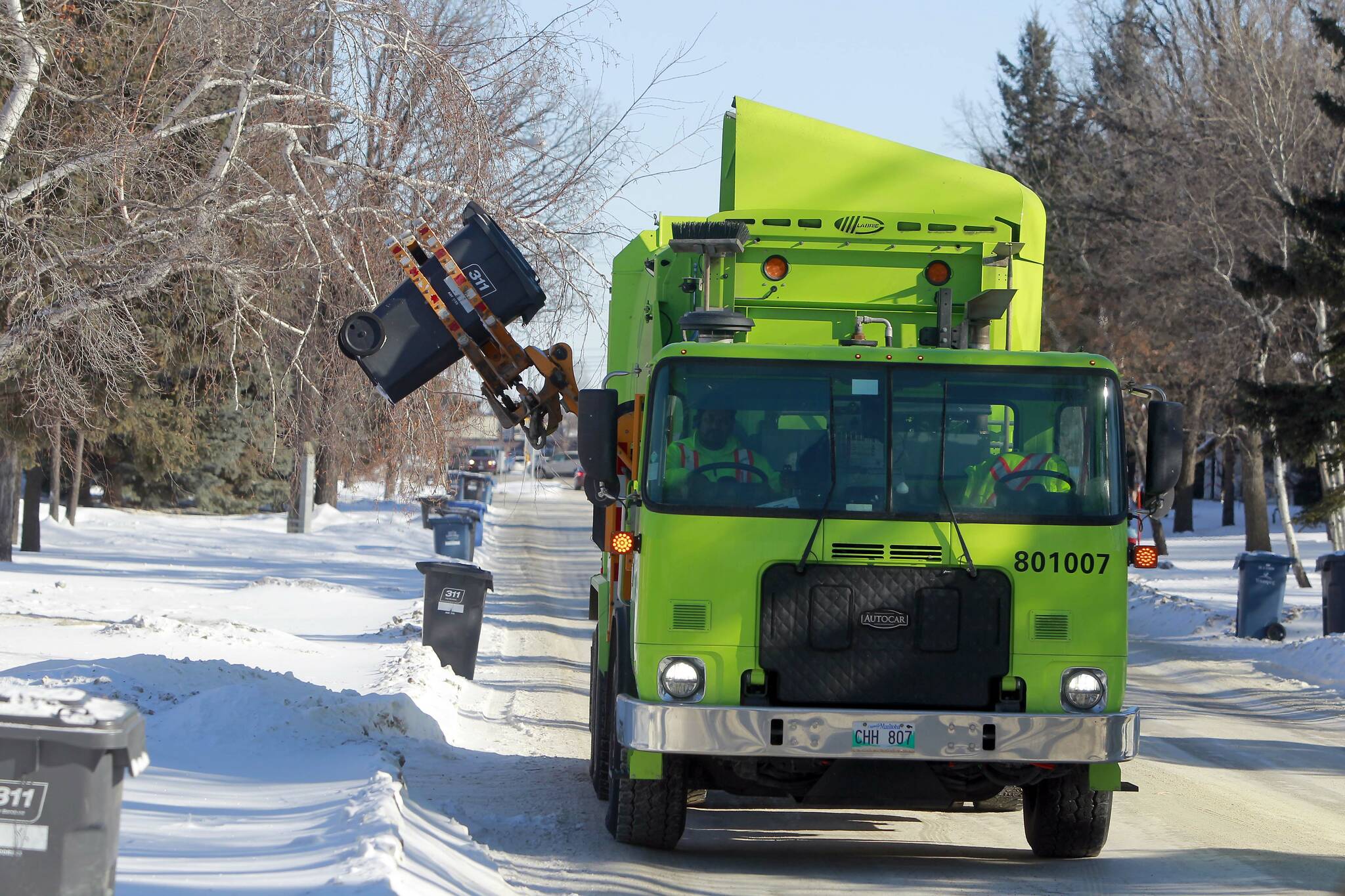 City considers using sewer revenue to pay for garbage pickup Winnipeg