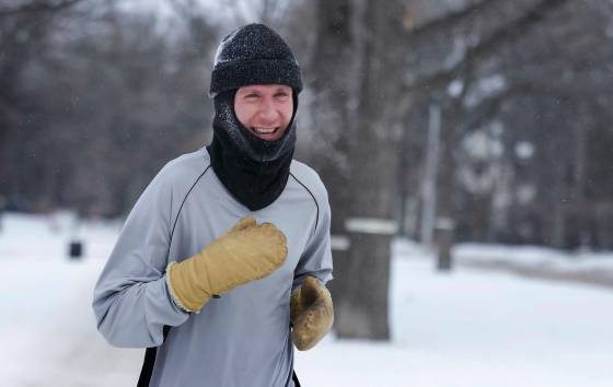 Dayton Moreton has frost collecting on his touque as he goes for his usual run down Wellington Crescent Thursday afternoon. (Ruth Bonneville / Free Press)