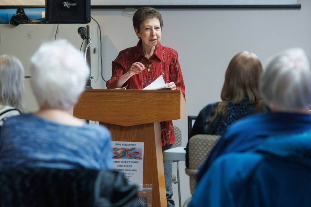 MIKE DEAL / FREE PRESS
Jane Hebden recites a poem to residents at Villa Cabrini. Hebden’s baking is also a feature of Company of Poets’ events.