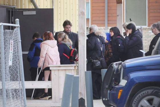People make their way in to the funeral service for Amanda Clearwater, Bethany, Jayven, Isabella Manoakeesick and Myah-lee Gratton on Wednesday. (Ruth Bonneville / Free Press)