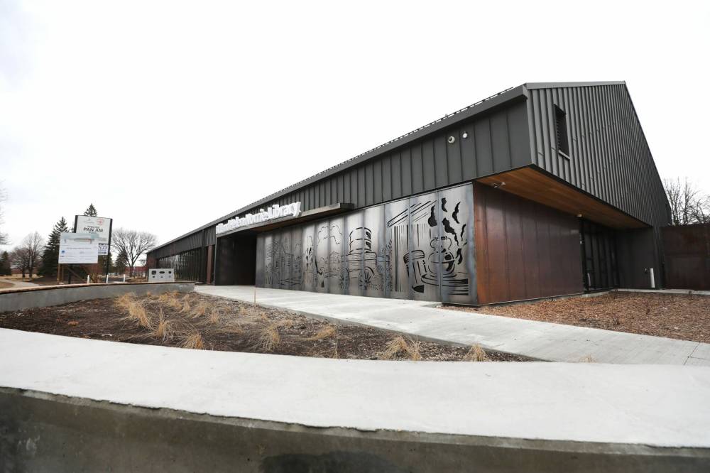 RUTH BONNEVILLE / FREE PRESS FILES
If approved by council, the Bill and Helen Norrie Library, among others, will be open seven days a week between the September and May long weekends, starting in the fall.