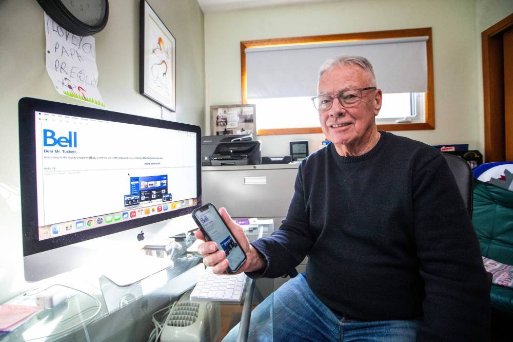 MIKAELA MACKENZIE / FREE PRESS
Former provincial ombudsman Barry Tuckett, who was surprised to find both his and his wife’s cell phone services cancelled while playing with phone scammers.