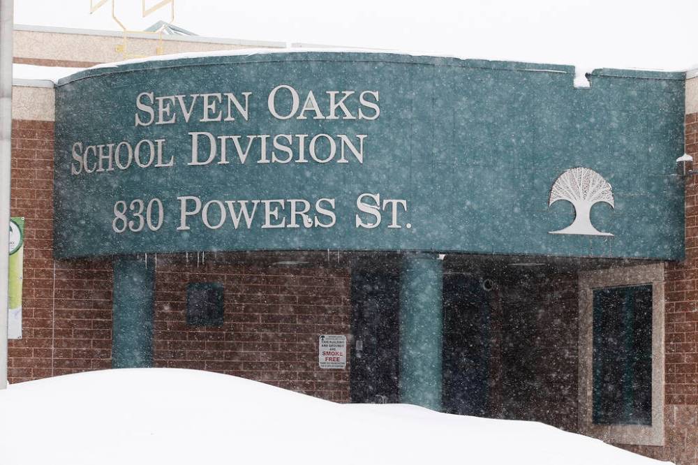 JOHN WOODS / FREE PRESS FILES
Seven Oaks School Division’s board of trustees is holding the line on taxes in its budget for the coming year.
