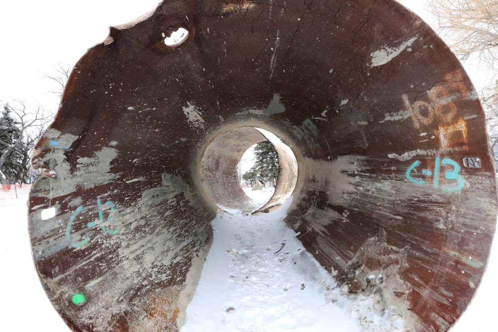 RUTH BONNEVILLE / WINNIPEG FREE PRESS
Photo of city sewer pipes getting upgraded near Ferry Road and Assiniboine Avenue in 2022. Activists say Winnipeg needs a clear, updated wastewater strategy that promptly tackles all of its sewage infrastructure problems.