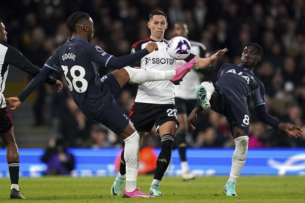 Muniz scores twice as Fulham stops Tottenham reaching top four of