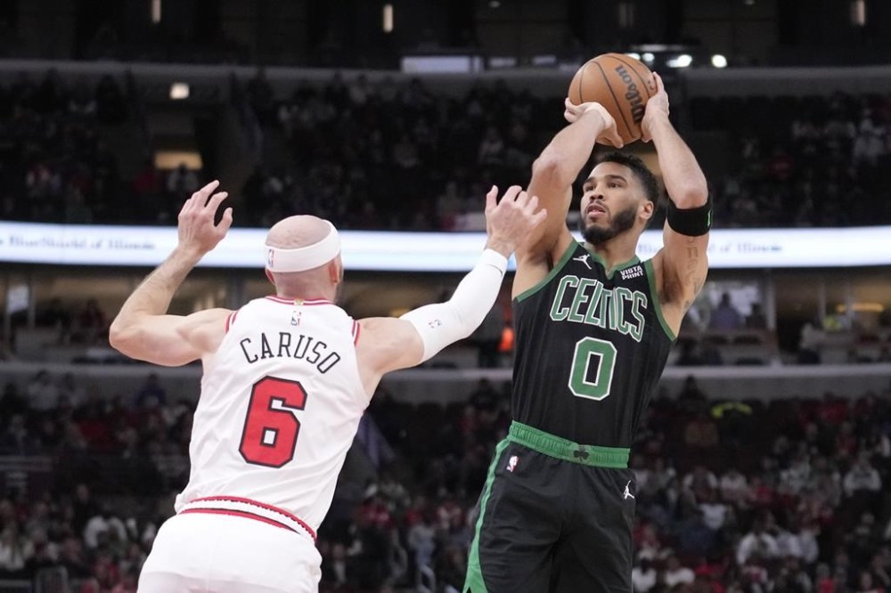Boston Celtics' Jayson Tatum shoots over Chicago Bulls' Alex Caruso during the first half of an NBA basketball game Saturday, March 23, 2024, in Chicago. (AP Photo/Charles Rex Arbogast)