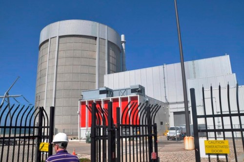 FILE- The Palisades Nuclear Generating Station in Covert, Mich., is pictured on June 24, 2010. The federal government will provide a $1.5 billion loan to restart a nuclear power plant in southwestern Michigan, officials announced Wednesday, March 27, 2024. Holtec International acquired the 800-megawatt Palisades plant in 2022 with plans to dismantle it. But now the emphasis is on restarting it by late 2025, following support from the state of Michigan and the Biden administration. (John Madill/The Herald-Palladium via AP, File)