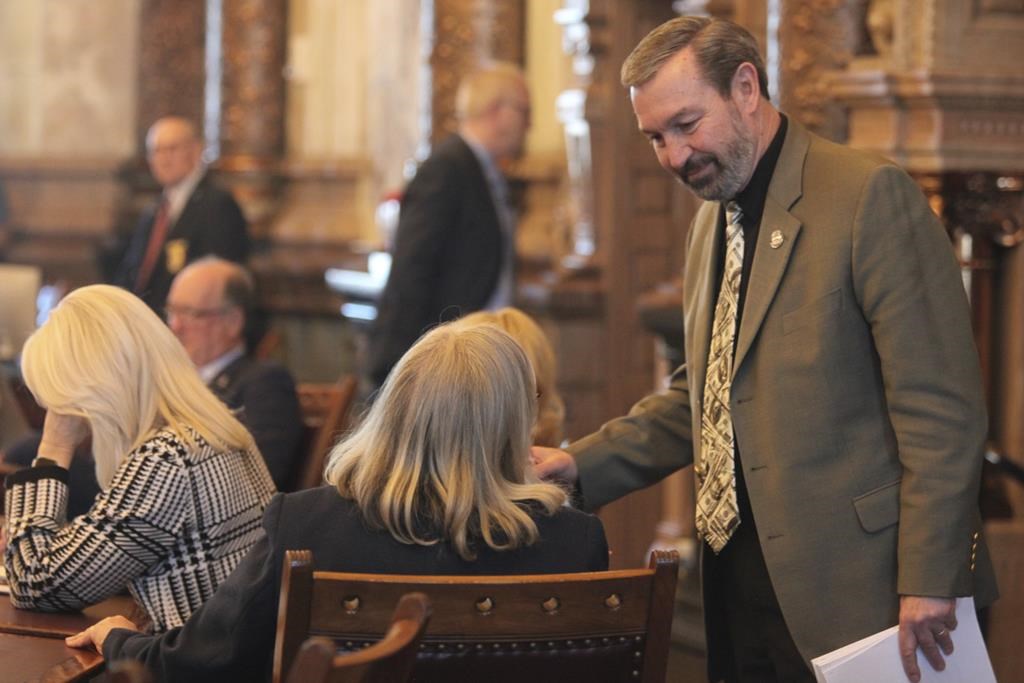 Kansas lawmakers race to solve big fiscal issues before their spring