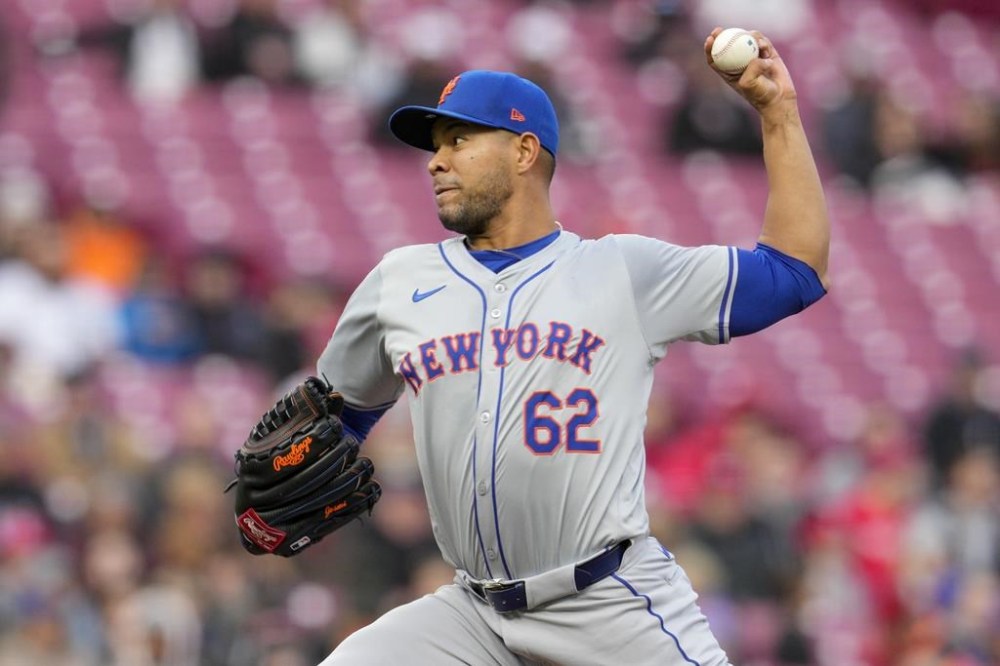 New York Mets pitcher Jose Quintana throws to a Cincinnati Reds batter during the first inning of a baseball game Friday, April 5, 2024, in Cincinnati. (AP Photo/Jeff Dean)