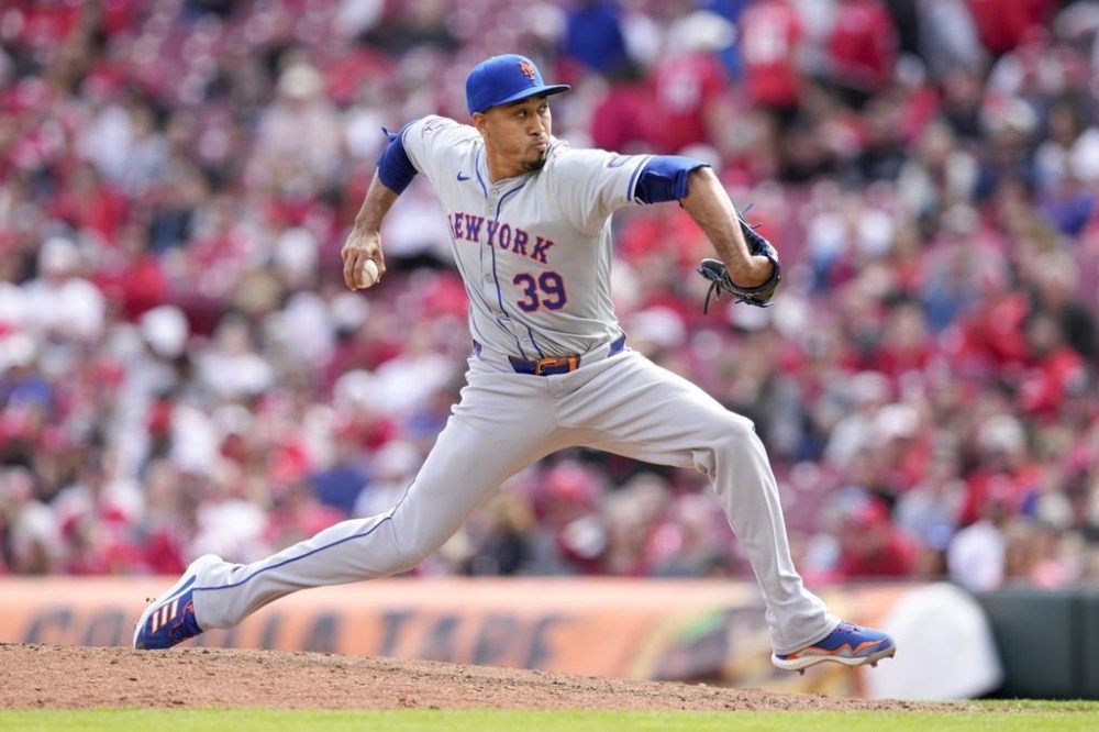 New York Mets pitcher Edwin Díaz throws during the ninth inning of a baseball game against the Cincinnati Reds, Sunday, April 7, 2024, in Cincinnati. (AP Photo/Jeff Dean)