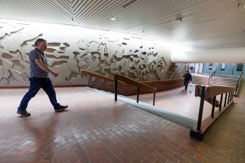 MIKE DEAL / FREE PRESS
People walk through the underground Portage and Main Circus, which could be shut down by the summer of 2025.