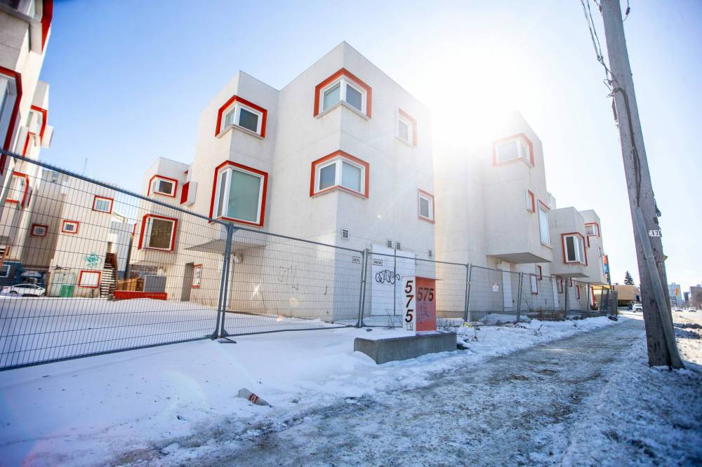 MIKAELA MACKENZIE / FREE PRESS
The province has not announced a decision on proposals for Centre Village, a 25-unit apartment complex at 575 Balmoral St. owned by Manitoba Housing, that was boarded up in 2022.