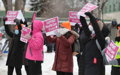 RUTH BONNEVILLE / FREE PRESS
                                Healthcare workers picketing outside 1010 Sinclair street Wednesday.