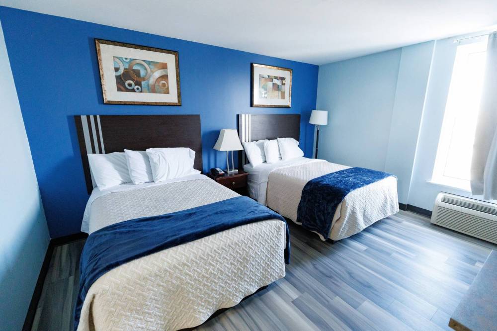 photos by mike deal / free press
One of the freshly renovated rooms at the Balmoral Hotel. The stock of single-room housing in Winnipeg has plummeted in recent years as hotels have burnt down or been demolished.