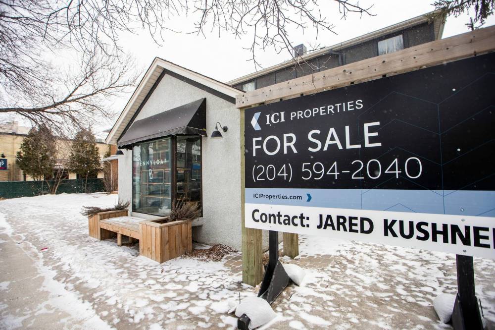 MIKAELA MACKENZIE / FREE PRESS
The shuttered Pennyloaf Bakery is up for sale on Corydon Avenue.