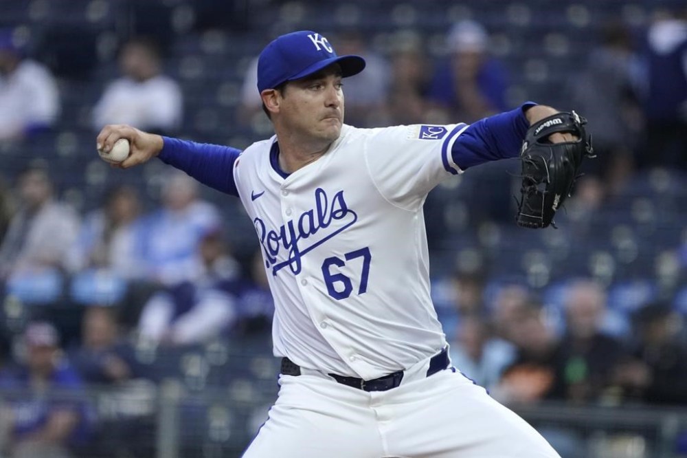 Kansas City Royals starting pitcher Seth Lugo throws during the first inning of the team's baseball game against the Houston Astros on Wednesday, April 10, 2024, in Kansas City, Mo. (AP Photo/Ed Zurga)