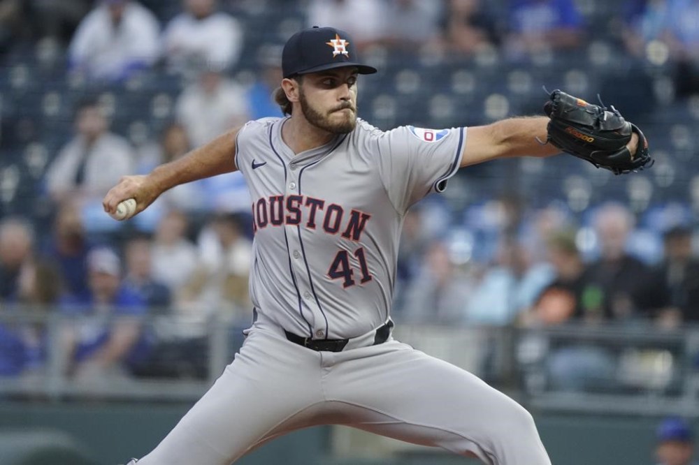 Houston Astros starting pitcher Spencer Arrighetti throws during the first inning of the team's baseball game against the Kansas City Royals on Wednesday, April 10, 2024, in Kansas City, Mo. (AP Photo/Ed Zurga)