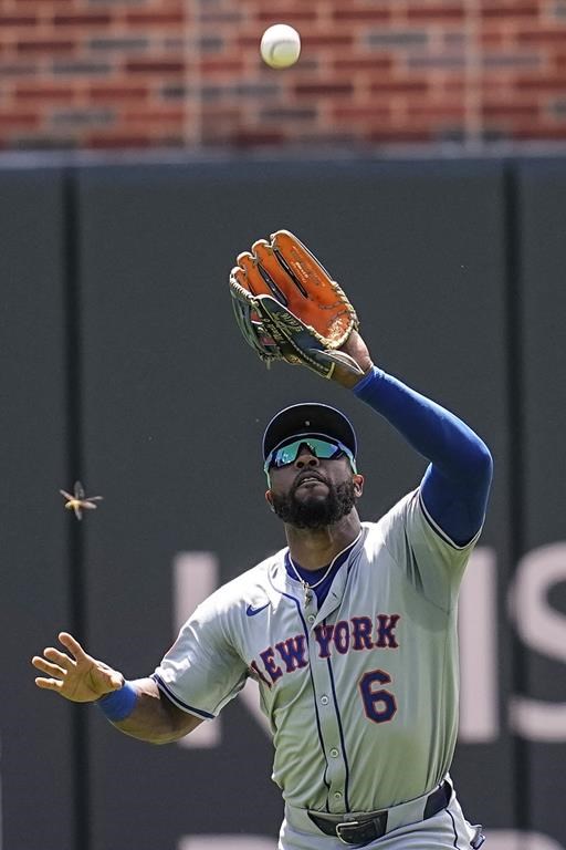 New York Mets outfielder Starling Marte (6) makes the catch for the out against Atlanta Braves shortstop Orlando Arcia during the third inning of a baseball game, Thursday, April 11, 2024, in Atlanta. (AP Photo/Mike Stewart)