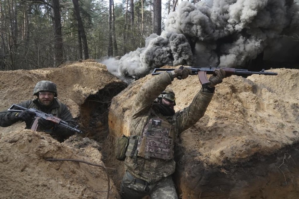 FILE - Ukrainian National guard soldiers simulate assault operations during tactical training at a shooting range in Kharkiv region, Ukraine, on Thursday, Feb. 29, 2024. Ukrainian President Volodymyr Zelenskyy ordered construction of new defensive lines, but experts note that the effort has dragged on too slowly, leaving critical areas unprotected. (AP Photo/Andrii Marienko, File)