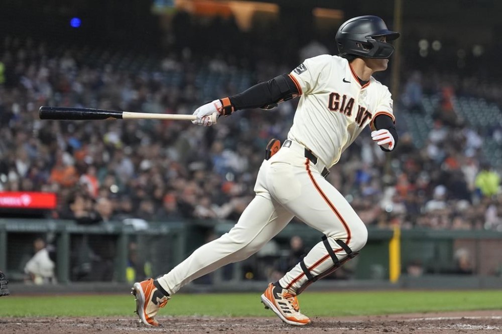 San Francisco Giants' Jung Hoo Lee runs up the first base line while grounding out against the New York Mets during the fifth inning of a baseball game in San Francisco, Tuesday, April 23, 2024. (AP Photo/Jeff Chiu)
