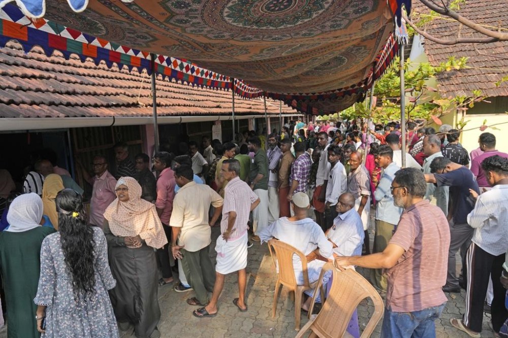 People queue up to vote during the second round of voting in the six-week-long national election near Palakkad, in Indian southern state of Kerala, Friday, April 26, 2024. (AP Photo/Manish Swarup)