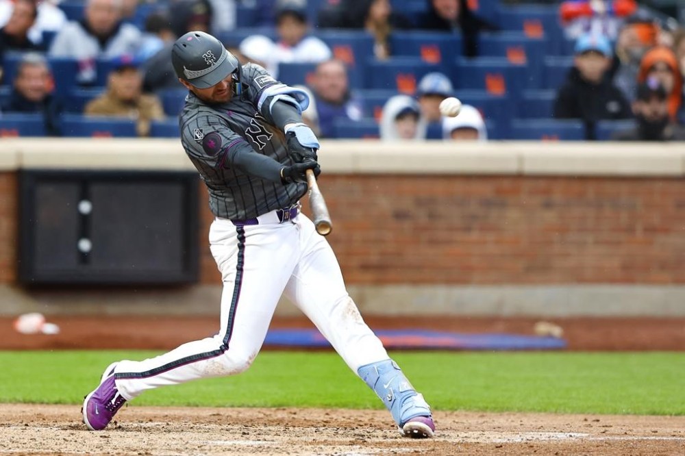 New York Mets' Pete Alonso hits a home run during the fifth inning of a baseball game against the St. Louis Cardinals, Saturday, April 27, 2024, in New York. (AP Photo/Noah K. Murray)