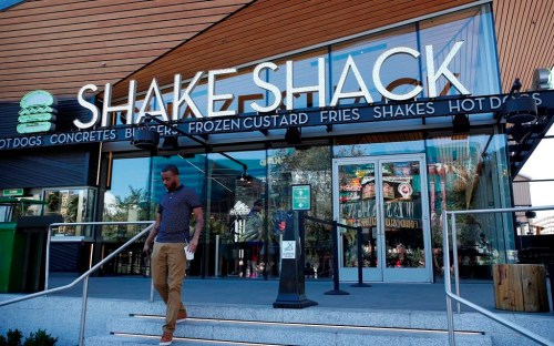 A Shake Shack location is seen in Las Vegas, Wednesday, April 15, 2015. Shake Shack's first Canadian location will land at Yonge-Dundas Square in Toronto and have a menu largely borrowing from what it serves in the U.S.THE CANADIAN PRESS/AP-John Locher
