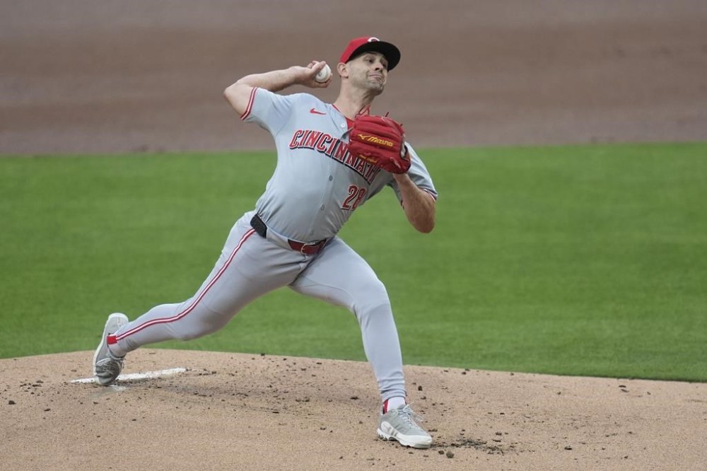 Cincinnati Reds starting pitcher Nick Martinez works against a San Diego Padres batter during the first inning of a baseball game, Tuesday, April 30, 2024, in San Diego. (AP Photo/Gregory Bull)