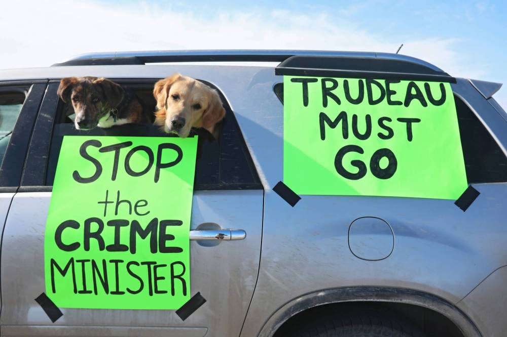 (Tim Smith/The Brandon Sun)
Many of the protestors held placards and waved to passing traffic, while taking part in the nation-wide protests against the federal carbon tax.