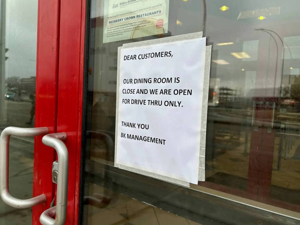 A sign at the Osborne Street Burger King restaurant Tuesday notes the dining room is closed. (Nicole Buffie / Free Press files)