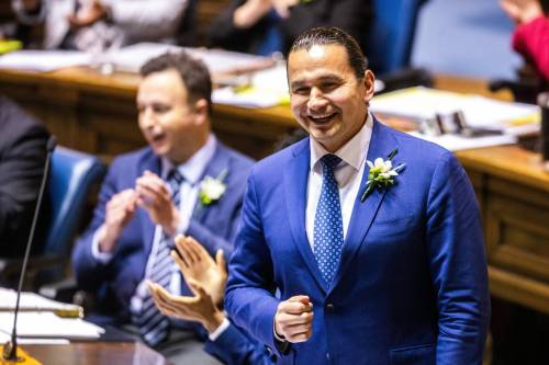 MIKAELA MACKENZIE / FREE PRESS
                                Premier Wab Kinew&rsquo;s plan to hire 1,000 new health-care workers is to issue formal job offers to students graduating from Manitoba post-secondary programs in medicine, nursing and paramedic and health-care aide training.