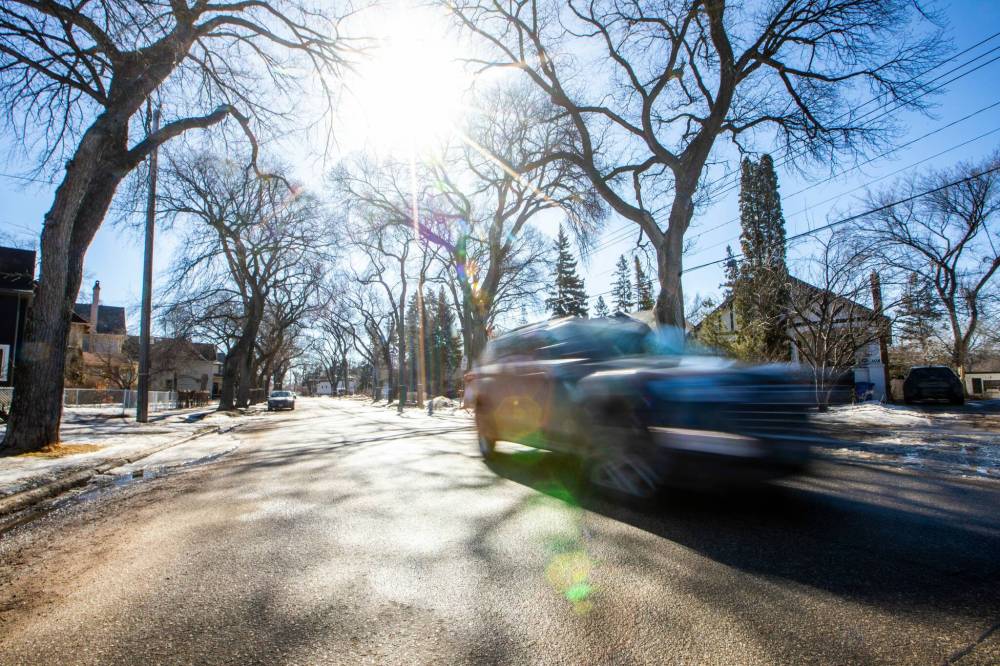MIKAELA MACKENZIE / FREE PRESS
Wolseley differs from other greenway routes in that it attracts a large volume of traffic: between 1,000 and 3,000 vehicles use it each day.