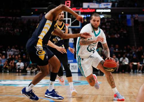 JOHN WOODS / FREE PRESS FILES
                                Winnipeg Sea Bears&rsquo; Teddy Allen (8) drives past Edmonton Stingers in first half CEBL action in Winnipeg, Monday, June 12, 2023. Reporter: sawatzki