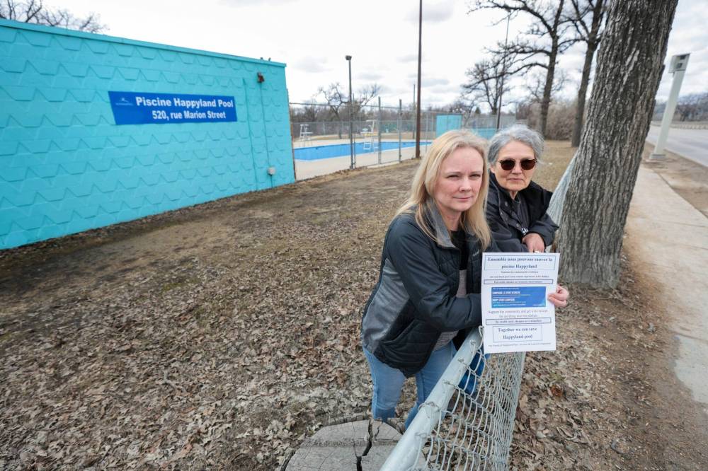 Ruth Bonneville / Free Press FILES
Christine Trickey and Michelle Berger are part of a fundraising effort to try to save Happyland Pool. There are good reasons for the city to keep the pool open.