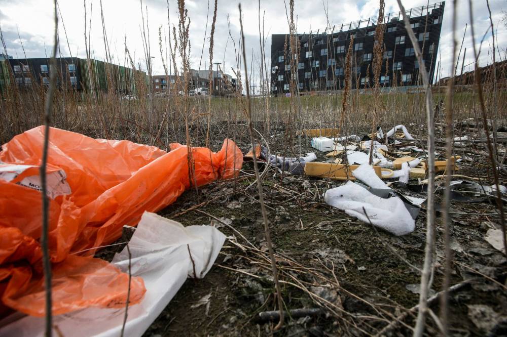 JOHN WOODS / FREE PRESS
Some residents are disappointed to see garbage strewn about in designated naturalization areas in the city, such as Fort Douglas Park.