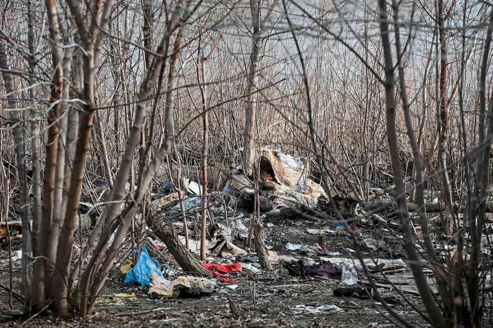 JOHN WOODS / FREE PRESS
On Monday, the greenspace at Fort Douglas Park was littered with garbage while abandoned tents, some standing and some deflated, were clustered in pockets throughout the area.