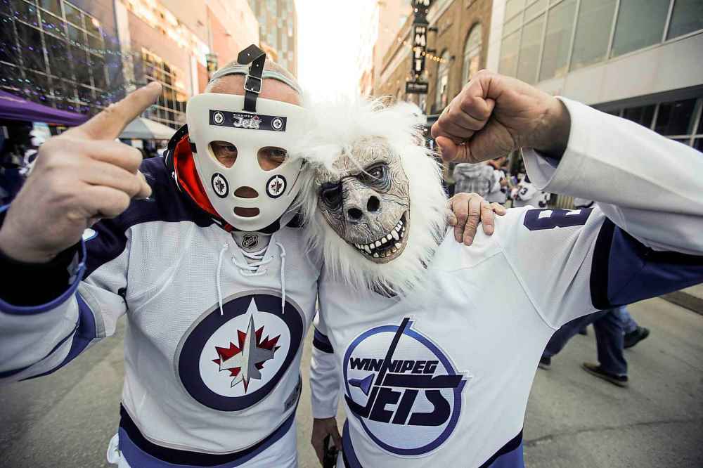 JOHN WOODS / FREE PRESS
Jets fans at the Whiteout party Tuesday evening.