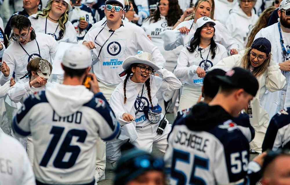 JOHN WOODS / FREE PRESS
Jets fans at the Whiteout party Tuesday evening.