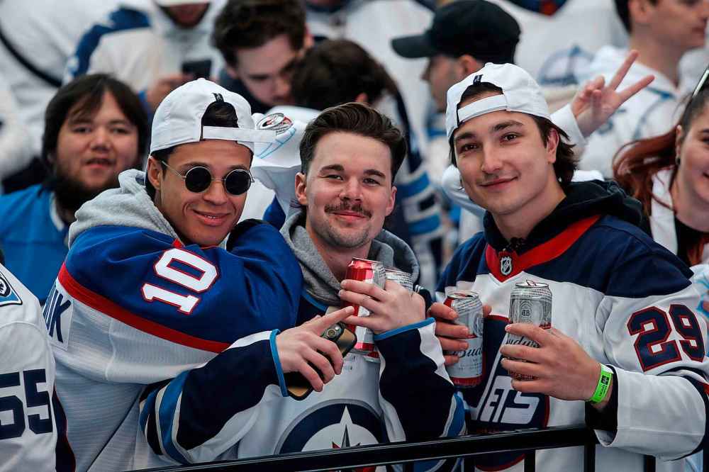 JOHN WOODS / FREE PRESS
Jets fans at the Whiteout party Tuesday evening.